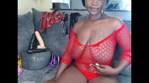 Snapshot of dark_coco chatting on December 25, 7:24 am Coco online show from December 25, 7:24 am