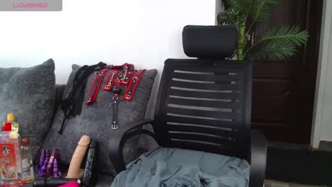 Snapshot of dark_coco chatting on October 1, 6:51 am Coco online show from October 1, 6:51 am