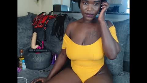 Snapshot of dark_coco chatting on December 30, 6:42 am Coco online show from December 30, 6:42 am