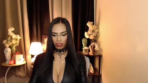 Snapshot of darksoul_mistress chatting on February 17, 1:44 pm HAPPY BIRTHDAY MISTRESS MADRIANA online show from February 17, 1:44 pm