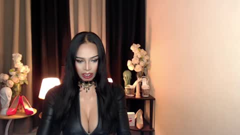Snapshot of darksoul_mistress chatting on January 4, 11:22 am HAPPY BIRTHDAY MISTRESS MADRIANA online show from January 4, 11:22 am