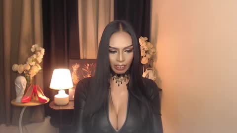 Snapshot of darksoul_mistress chatting on December 30, 10:53 am HAPPY BIRTHDAY MISTRESS MADRIANA online show from December 30, 10:53 am