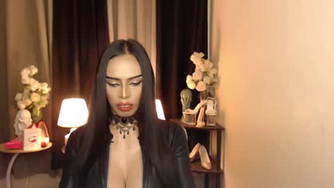 Snapshot of darksoul_mistress chatting on January 24, 9:17 am HAPPY BIRTHDAY MISTRESS MADRIANA online show from January 24, 9:17 am