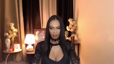 Snapshot of darksoul_mistress chatting on February 18, 11:11 am HAPPY BIRTHDAY MISTRESS MADRIANA online show from February 18, 11:11 am