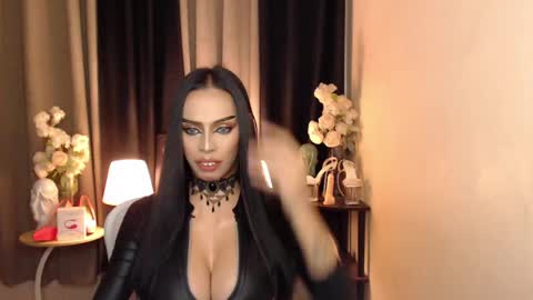 Snapshot of darksoul_mistress chatting on January 30, 12:27 pm HAPPY BIRTHDAY MISTRESS MADRIANA online show from January 30, 12:27 pm