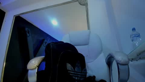 Snapshot of darlingbdsm_ chatting on January 8, 1:20 pm Darling online show from January 8, 1:20 pm