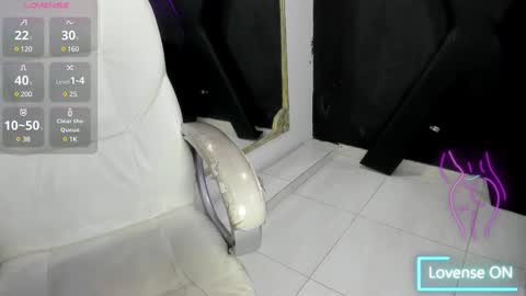Snapshot of darlingbdsm_ chatting on March 8, 1:44 pm Darling online show from March 8, 1:44 pm