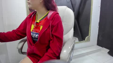 Snapshot of darlingbdsm_ chatting on February 3, 12:47 pm Darling online show from February 3, 12:47 pm