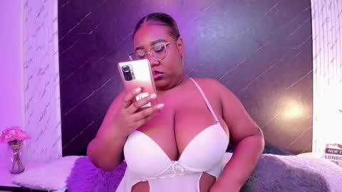 Snapshot of darnellqueen chatting on October 1, 3:33 am Darnell Queen online show from October 1, 3:33 am