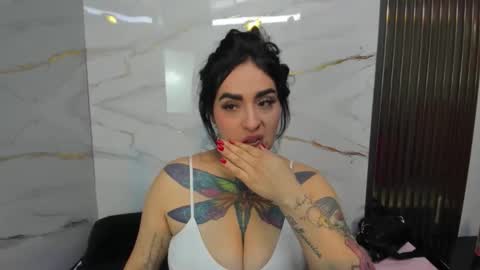 dashamiller_ online show from December 20, 1:15 pm