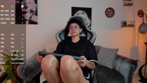 Snapshot of dass_roman chatting on January 15, 9:20 pm Dass Roman online show from January 15, 9:20 pm