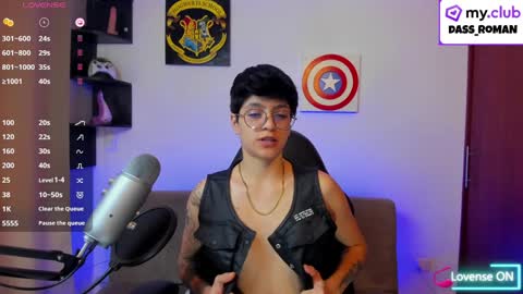 Snapshot of dass_roman chatting on February 7, 9:26 pm Dass Roman online show from February 7, 9:26 pm