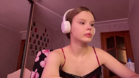Dee online show from July 10, 1:11 pm