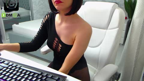 Elly online show from December 2, 9:21 am