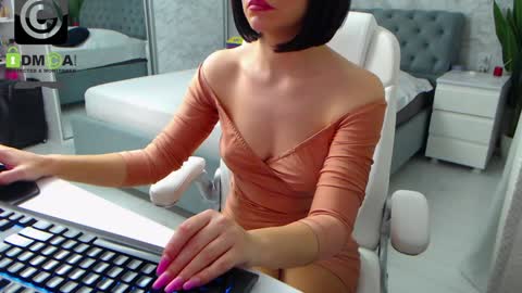 Elly online show from December 5, 10:44 am