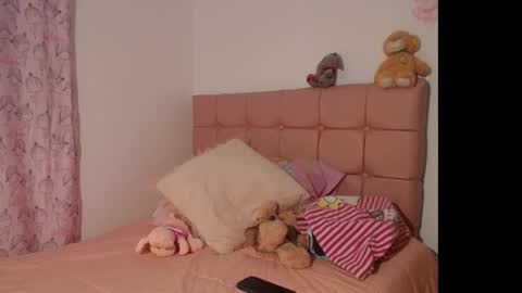 Snapshot of debie_lehee chatting on January 26, 2:14 am Victoria online show from January 26, 2:14 am