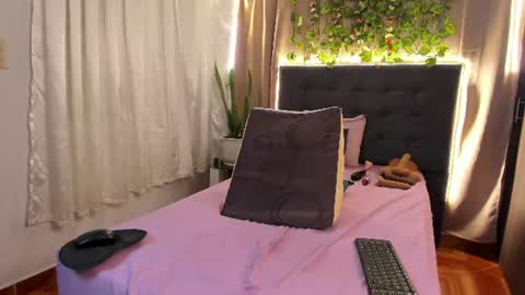 Delilah  online show from July 12, 12:11 am