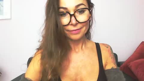 Snapshot of delilah_sweet chatting on September 22, 2:59 pm delilah_sweet online show from September 22, 2:59 pm