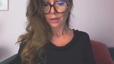 Snapshot of delilah_sweet chatting on October 8, 4:00 pm delilah_sweet online show from October 8, 4:00 pm