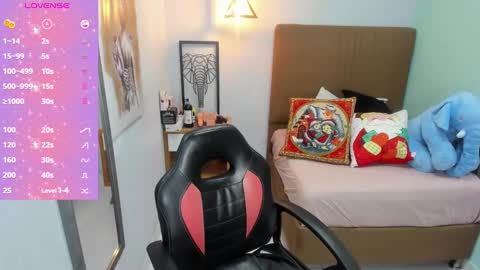 Snapshot of delilaquinn chatting on December 18, 7:08 pm delilaquinn online show from December 18, 7:08 pm