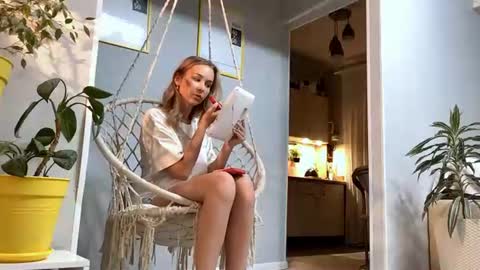 I am Lola hello world online show from July 20, 5:47 pm