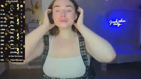 Snapshot of demure_soul chatting on February 10, 8:31 am Sophie online show from February 10, 8:31 am