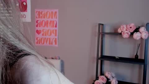 Emma online show from November 21, 8:11 pm