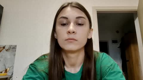 Mia online show from April 19, 7:08 am