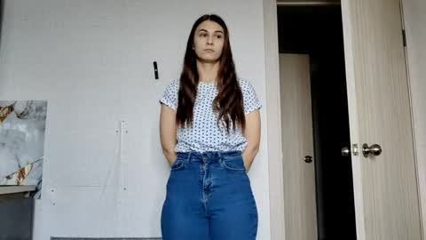 Mia online show from April 21, 7:15 am