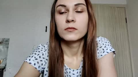 Mia online show from April 22, 7:38 am