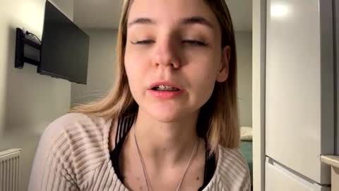 Denni online show from March 1, 5:01 pm