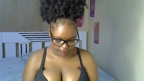 desiredahlia33 online show from March 18, 9:31 pm