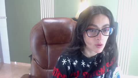 Snapshot of desiring__angel chatting on December 23, 5:28 am Desiring Angel online show from December 23, 5:28 am