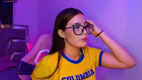 destinya_ online show from June 17, 12:06 pm