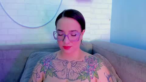 Snapshot of deva_blue chatting on March 5, 3:29 am Deva Blue online show from March 5, 3:29 am