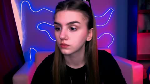 di_aster online show from April 27, 9:06 am