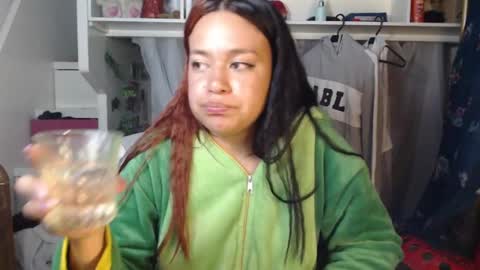 Snapshot of diana_smit_ chatting on December 6, 2:57 am diana online show from December 6, 2:57 am