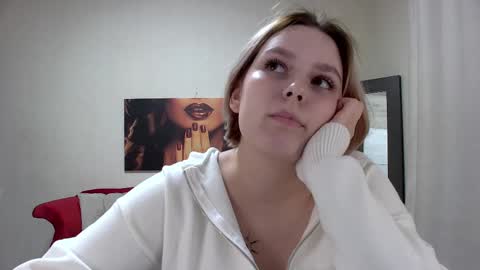 Snapshot of dianemills chatting on March 9, 5:28 pm Diane Mills online show from March 9, 5:28 pm