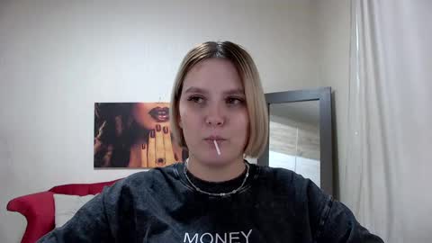 Snapshot of dianemills chatting on March 9, 4:38 am Diane Mills online show from March 9, 4:38 am