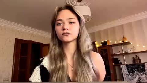 dimplemelchert online show from August 6, 7:37 am