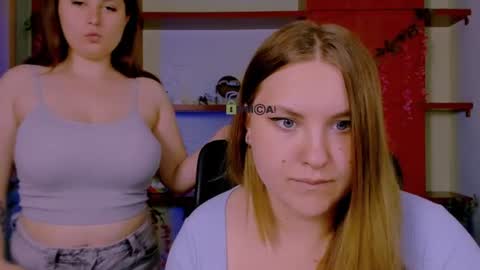 dina_bloom online show from June 24, 7:35 pm