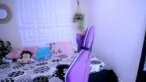 DINA online show from June 10, 7:45 pm