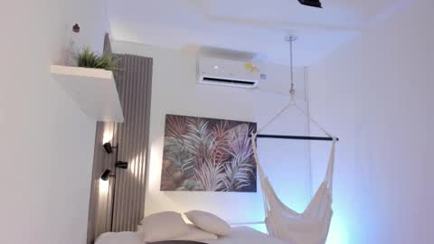 Catalina online show from March 17, 3:32 am