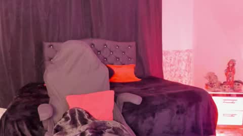 Violet online show from February 8, 2:04 am