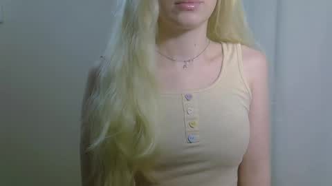 DitaMilton online show from December 2, 8:11 pm