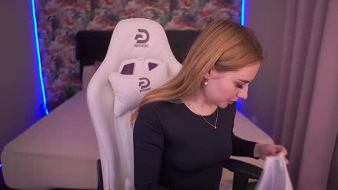 DivineJasss online show from March 3, 8:59 pm