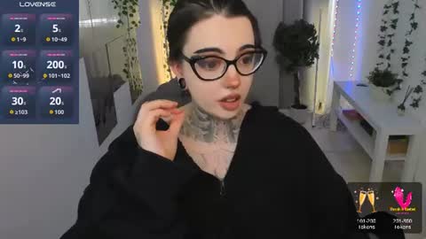 dixipixi_ online show from July 25, 10:44 am
