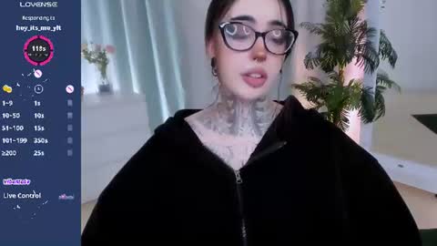 dixipixi_ online show from June 18, 9:14 am