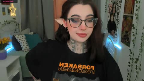 Snapshot of dixipixi_ chatting on February 2, 5:32 am dixipixi_ online show from February 2, 5:32 am
