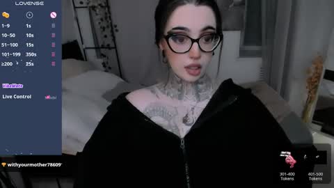 dixipixi_ online show from June 5, 6:52 am